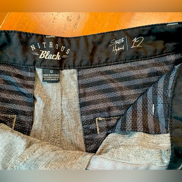 Boys Hybrid Shorts - size 12 charcoal gray - Picture 3 of 4